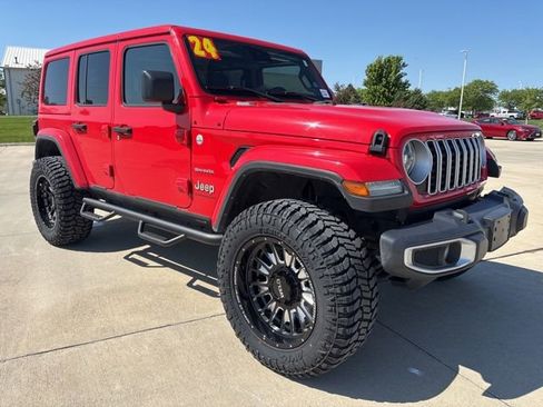 Used 2024 Jeep Wrangler Unlimited Sahara AWD/4WD image 25