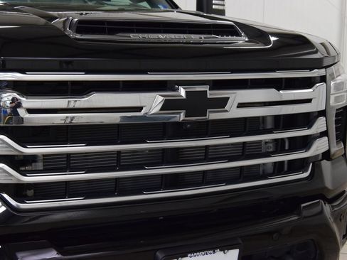 Used 2024 Chevrolet Silverado 2500 High Country w/ Technology Package AWD/4WD image 11