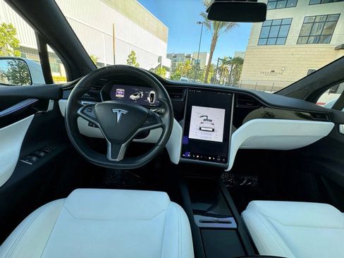 Used 2020 Tesla Model X Long Range AWD/4WD image 7