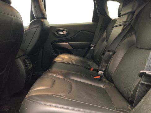 Used 2019 Jeep Cherokee Limited AWD/4WD image 18