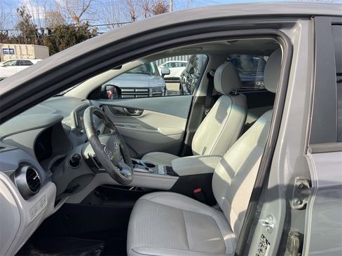 Used 2019 Hyundai Kona Limited w/ Cargo Package image 11