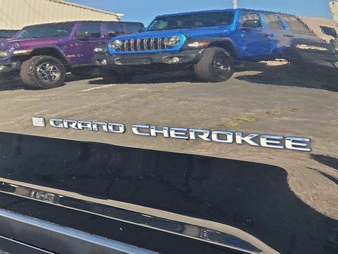 Used 2022 Jeep Grand Cherokee Limited 4xe w/ Luxury Tech Group II image 13