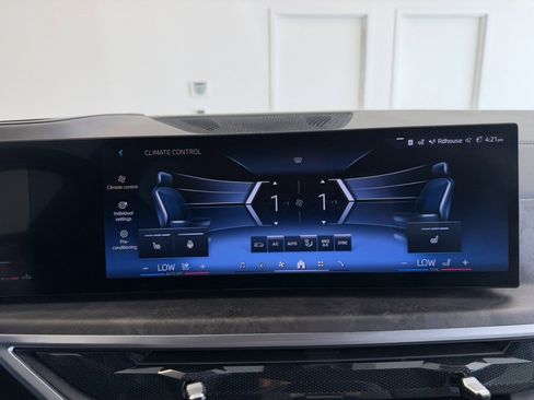 Used 2024 BMW X5 xDrive40i w/ M Sport Package image 25