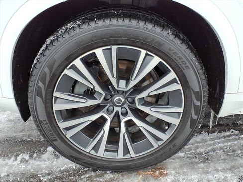 Used 2021 Volvo XC90 T6 Momentum w/ Protection Package Premier image 10