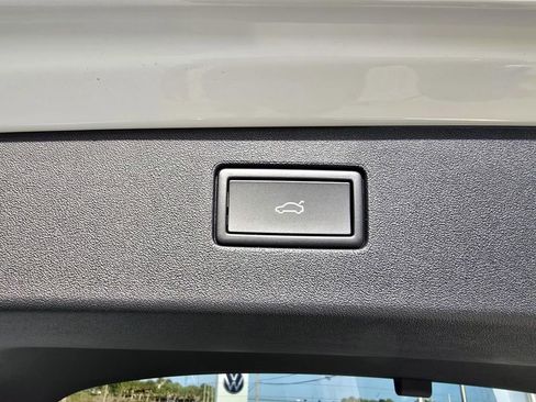 New 2026 Volkswagen Tiguan SE R-Line FWD image 26