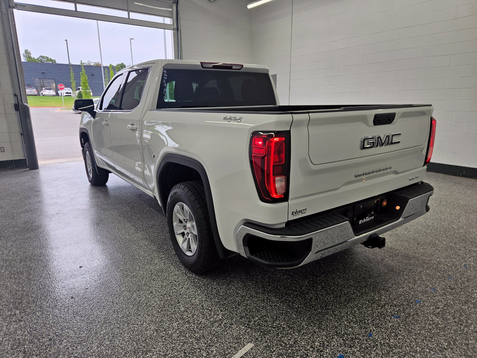Used 2024 GMC Sierra 1500 SLE AWD/4WD image 3