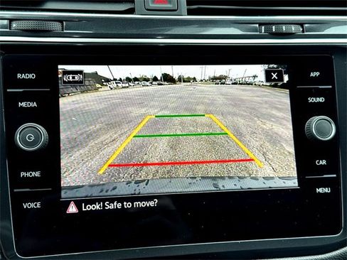 Certified 2024 Volkswagen Tiguan SE image 25