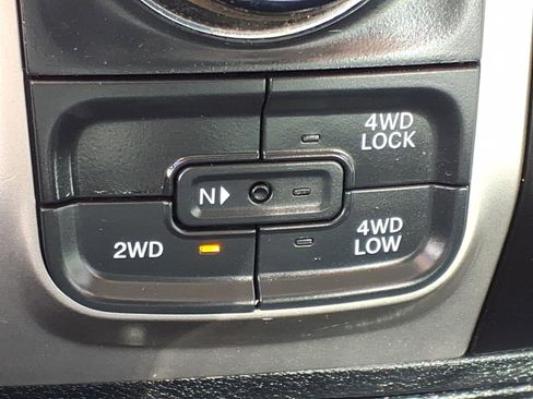 Used 2018 RAM 1500 Classic SLT AWD/4WD image 11