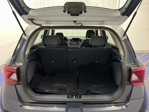 Used 2021 Hyundai Venue image 7