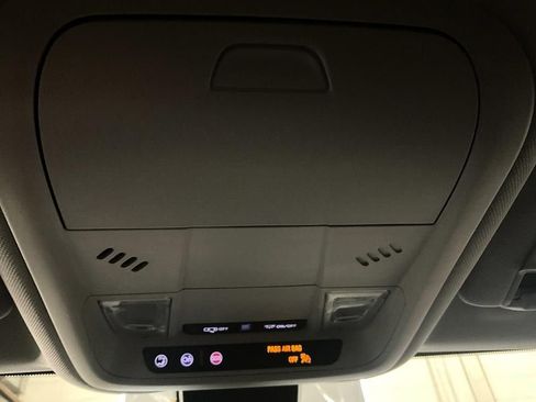 Used 2020 Chevrolet Equinox LT image 19