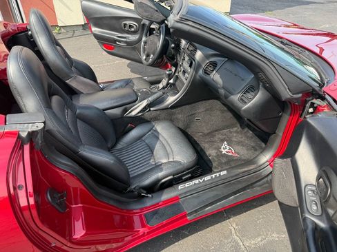 Used 2001 Chevrolet Corvette Convertible w/ Preferred Equipment Group2 RWD image 10