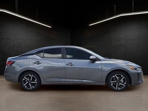 Used 2024 Nissan Sentra SV FWD image 8