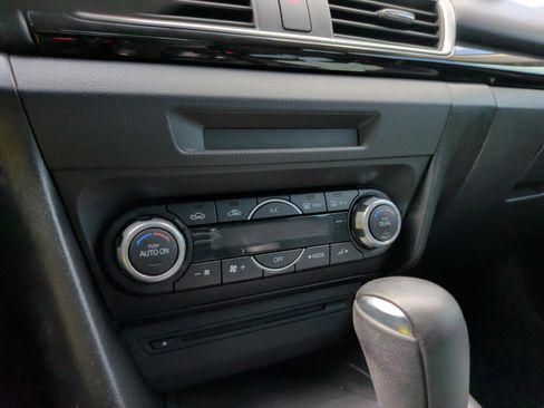 Used 2015 MAZDA MAZDA3 i Touring w/ Technology Package FWD image 19