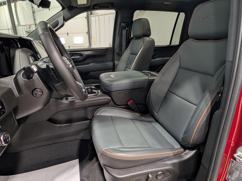 Used 2025 GMC Yukon XL AT4 w/ AT4 Premium Package image 17