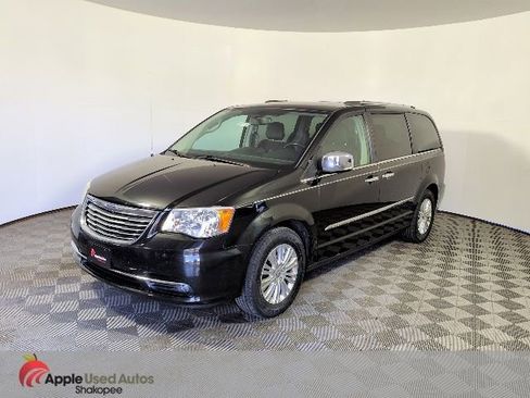 Used 2012 Chrysler Town & Country Limited w/ Luxury Group FWD image 3