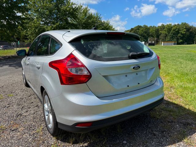 Used 2014 Ford Focus SE w/ SE Winter Package FWD image 3