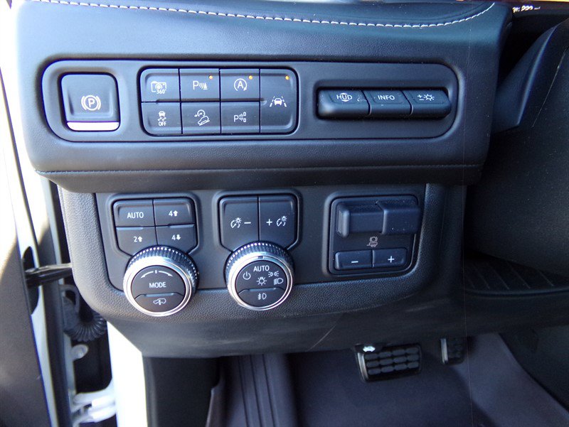 Used 2024 GMC Yukon XL Denali Ultimate AWD/4WD image 45