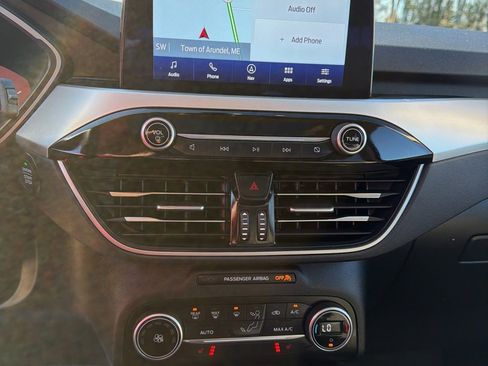 Used 2020 Ford Escape SE image 22