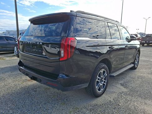 Used 2025 Ford Expedition Active AWD/4WD image 4
