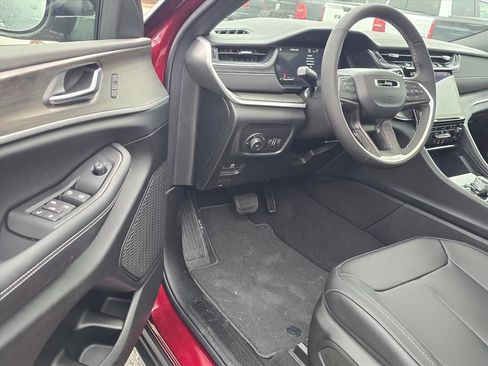 New 2025 Jeep Grand Cherokee L Limited image 4