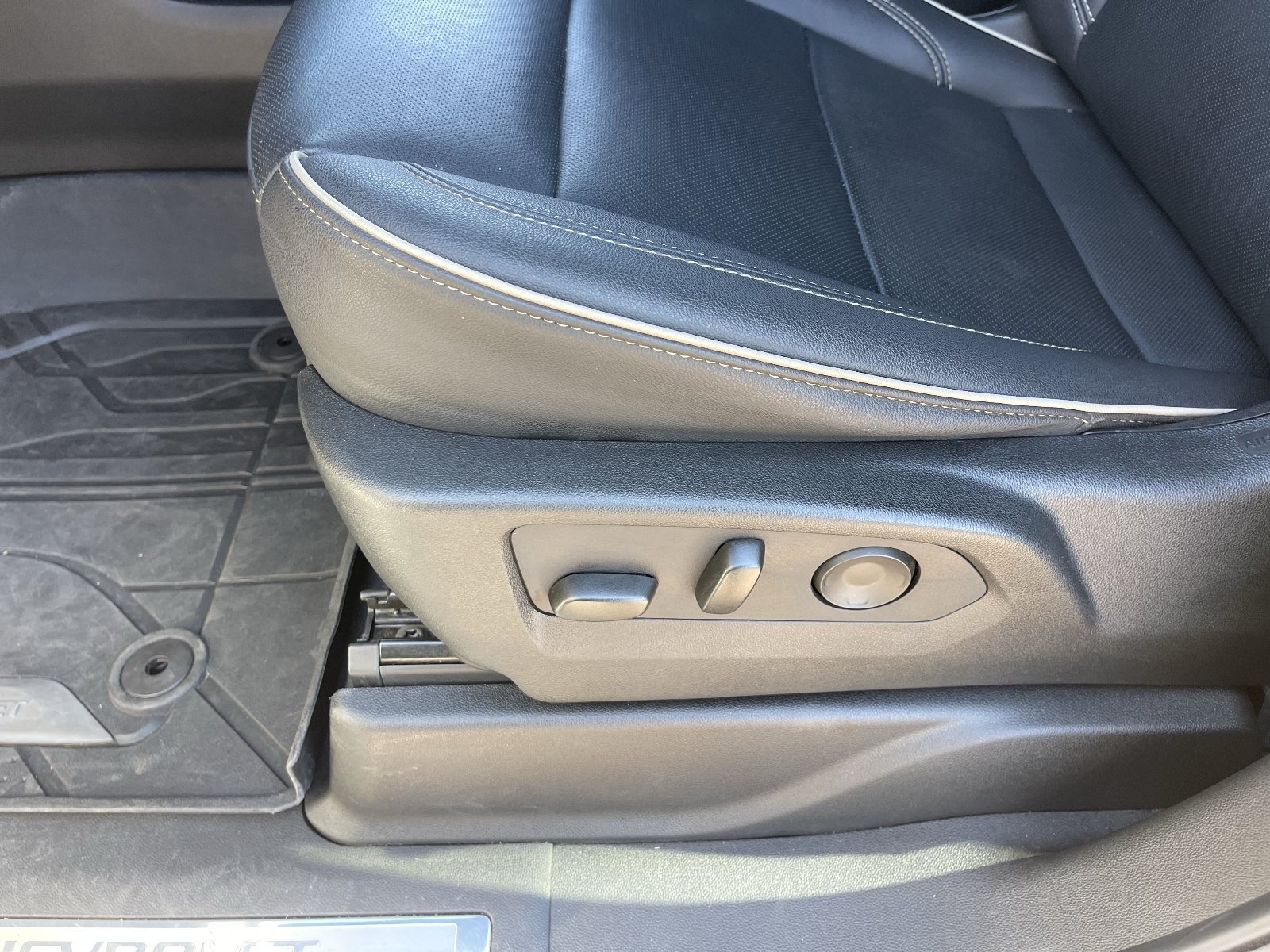 Used 2024 Chevrolet Tahoe Premier w/ Premium Package AWD/4WD image 23