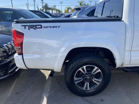 Used 2017 Toyota Tacoma TRD Sport w/ Tow Package RWD image 11