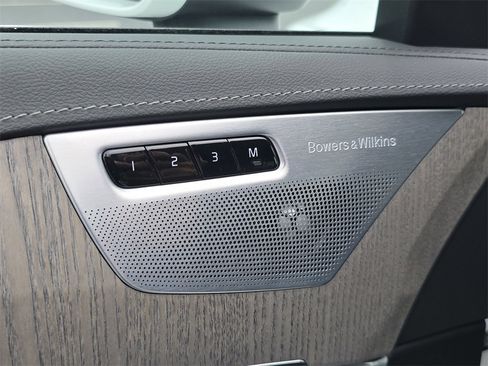 Used 2023 Volvo XC90 T8 Ultimate image 12