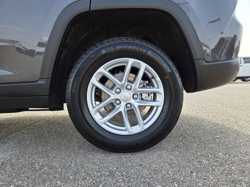 New 2026 Jeep Grand Cherokee Laredo X image 9