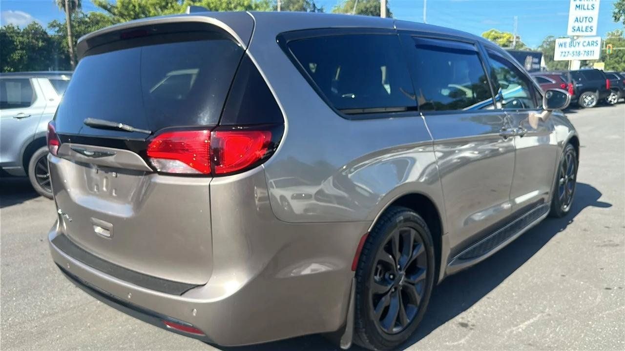 Used 2018 Chrysler Pacifica Touring Plus w/ S Appearance Package FWD image 11