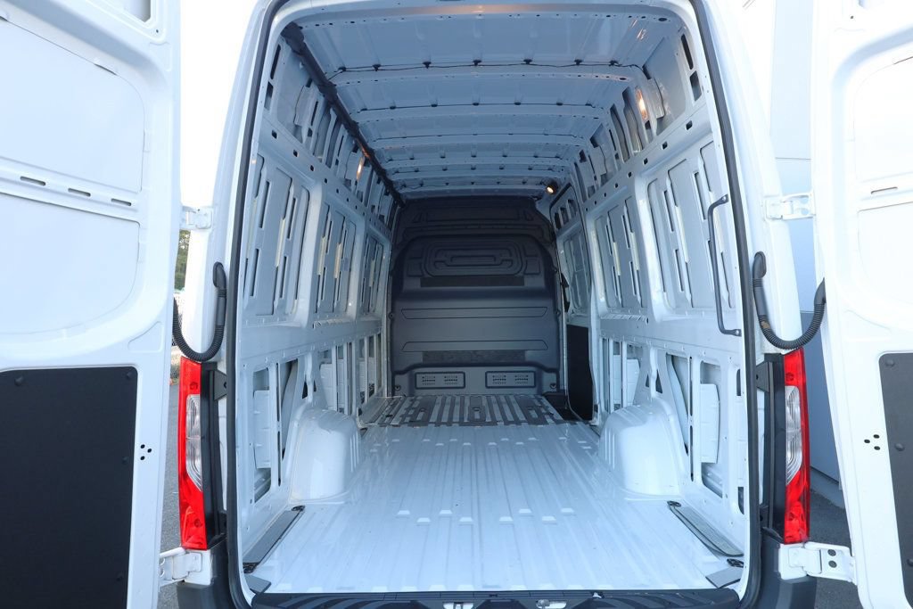 Used 2025 Mercedes-Benz Sprinter 2500 image 20