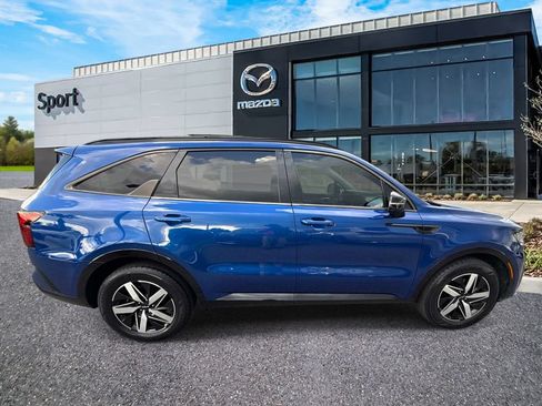 Used 2022 Kia Sorento S w/ Panoramic Sunroof Package FWD image 2