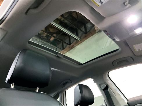 Used 2024 Volkswagen Jetta SE w/ Panoramic Sunroof Package FWD image 24