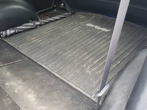 Used 2018 Toyota RAV4 XLE AWD/4WD image 12