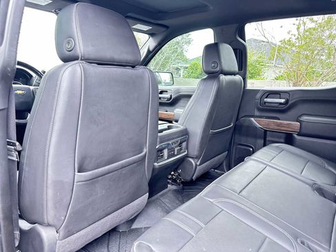 Used 2021 Chevrolet Silverado 1500 High Country w/ Technology Package AWD/4WD image 16