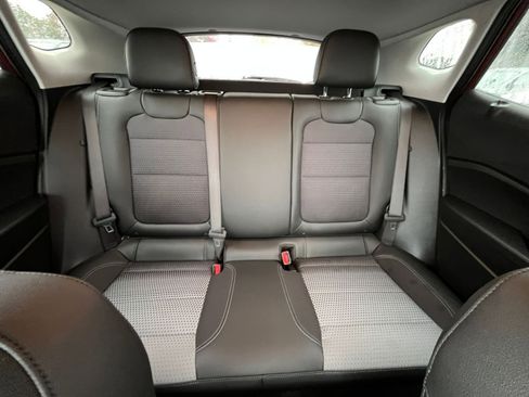 Used 2025 Chevrolet Trax LT image 36