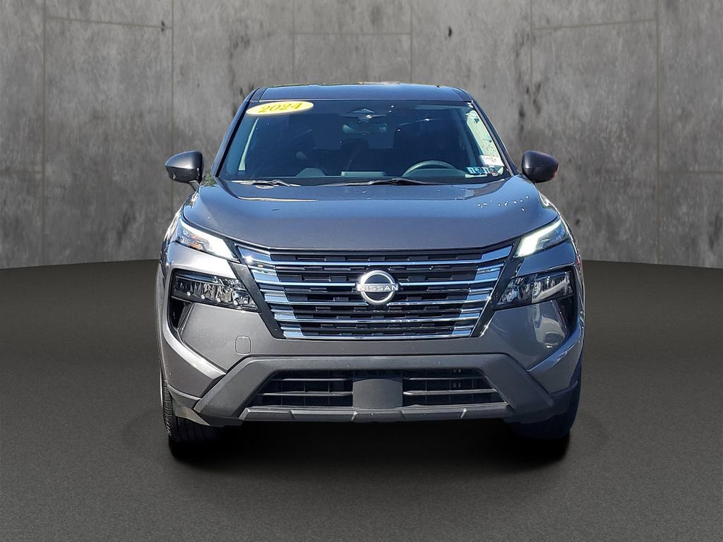 Used 2024 Nissan Rogue S AWD/4WD image 2