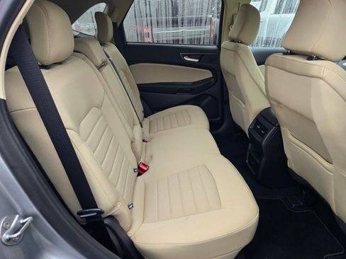 Used 2024 Ford Edge SE image 9
