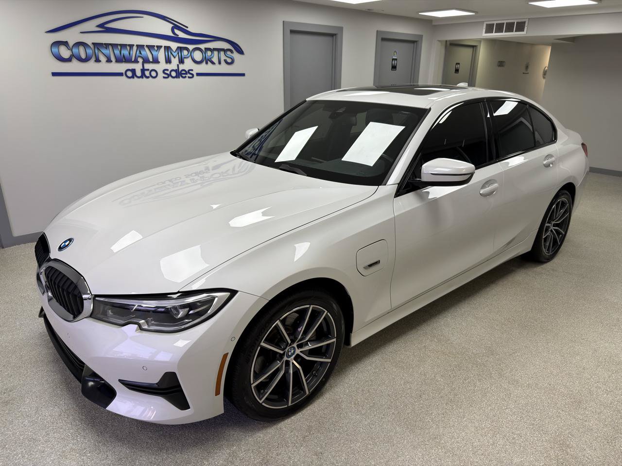 Used 2022 BMW 330e xDrive w/ Driving Assistance Package AWD/4WD image 2
