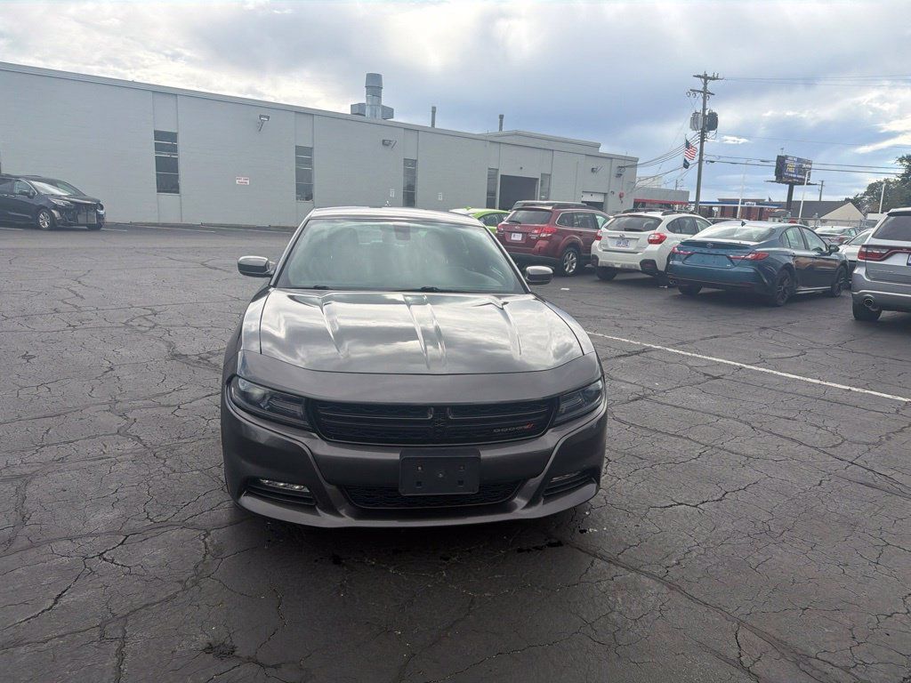 Used 2016 Dodge Charger SXT RWD image 3