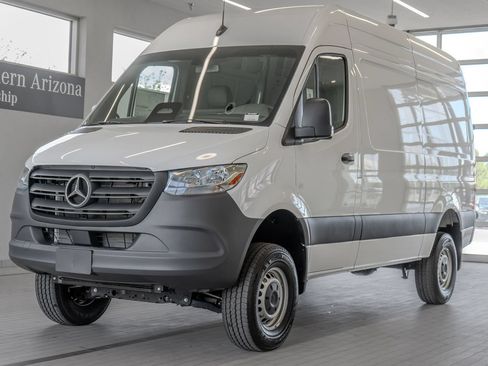 Used 2025 Mercedes-Benz Sprinter 2500 image 25
