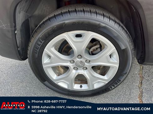 Used 2016 Jeep Renegade Limited image 29