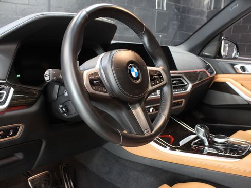 Used 2021 BMW X5 xDrive40i w/ M Sport Package image 31