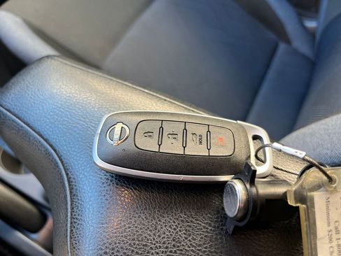 Used 2025 Nissan Versa SV image 21