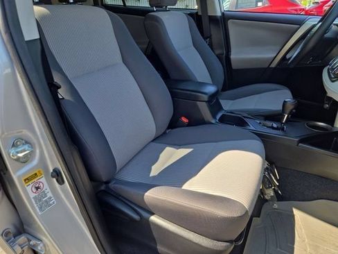 Used 2015 Toyota RAV4 LE FWD image 34