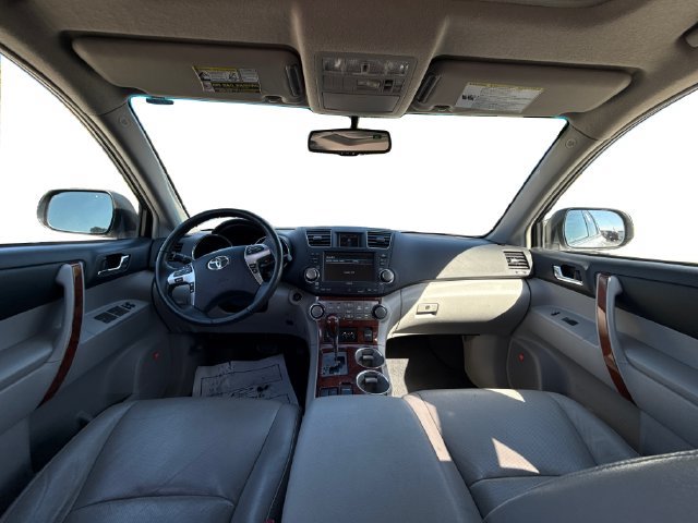 Used 2011 Toyota Highlander Limited w/ Tow Pkg FWD image 21