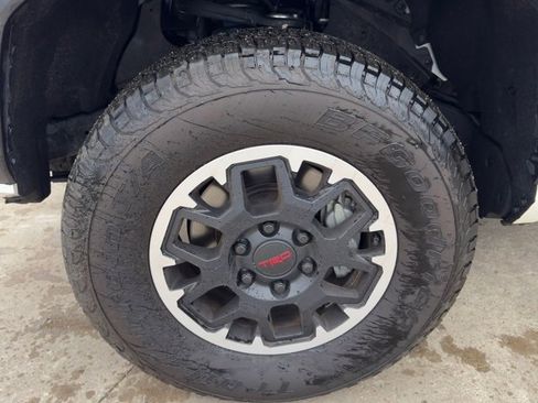 Used 2024 Toyota Tacoma TRD Off-Road image 9