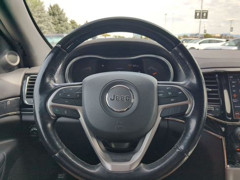 Used 2020 Jeep Grand Cherokee Overland AWD/4WD image 16