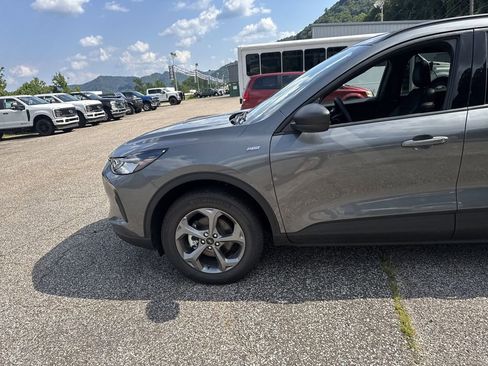 New 2025 Ford Escape ST-Line w/ Tech Pack #1 AWD/4WD image 12