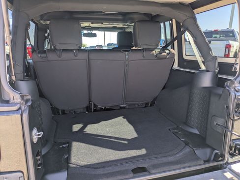 Used 2018 Jeep Wrangler Unlimited Sport S image 22