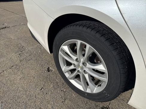 Used 2017 Chevrolet Malibu LT image 11